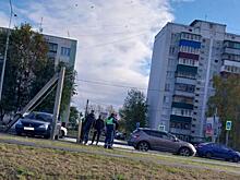 В Курске на ул.Бойцов 9-й дивизии в результате ДТП повален столб