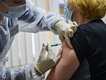 Врач исключил связь вакцины от COVID-19 с депрессией