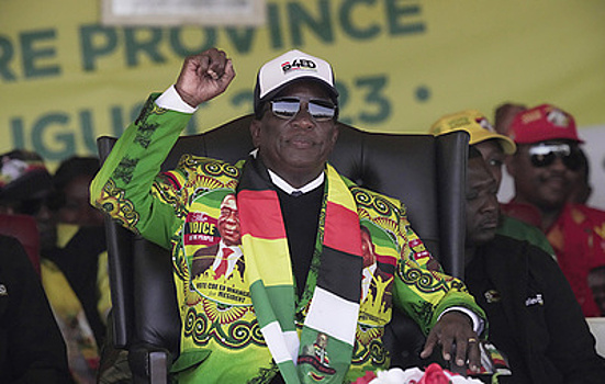 Президента Зимбабве переизбрали на второй срок. Что известно об Эммерсоне Мнангагве