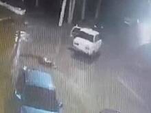 Россиянка на ходу выпала из машины возле ночного клуба