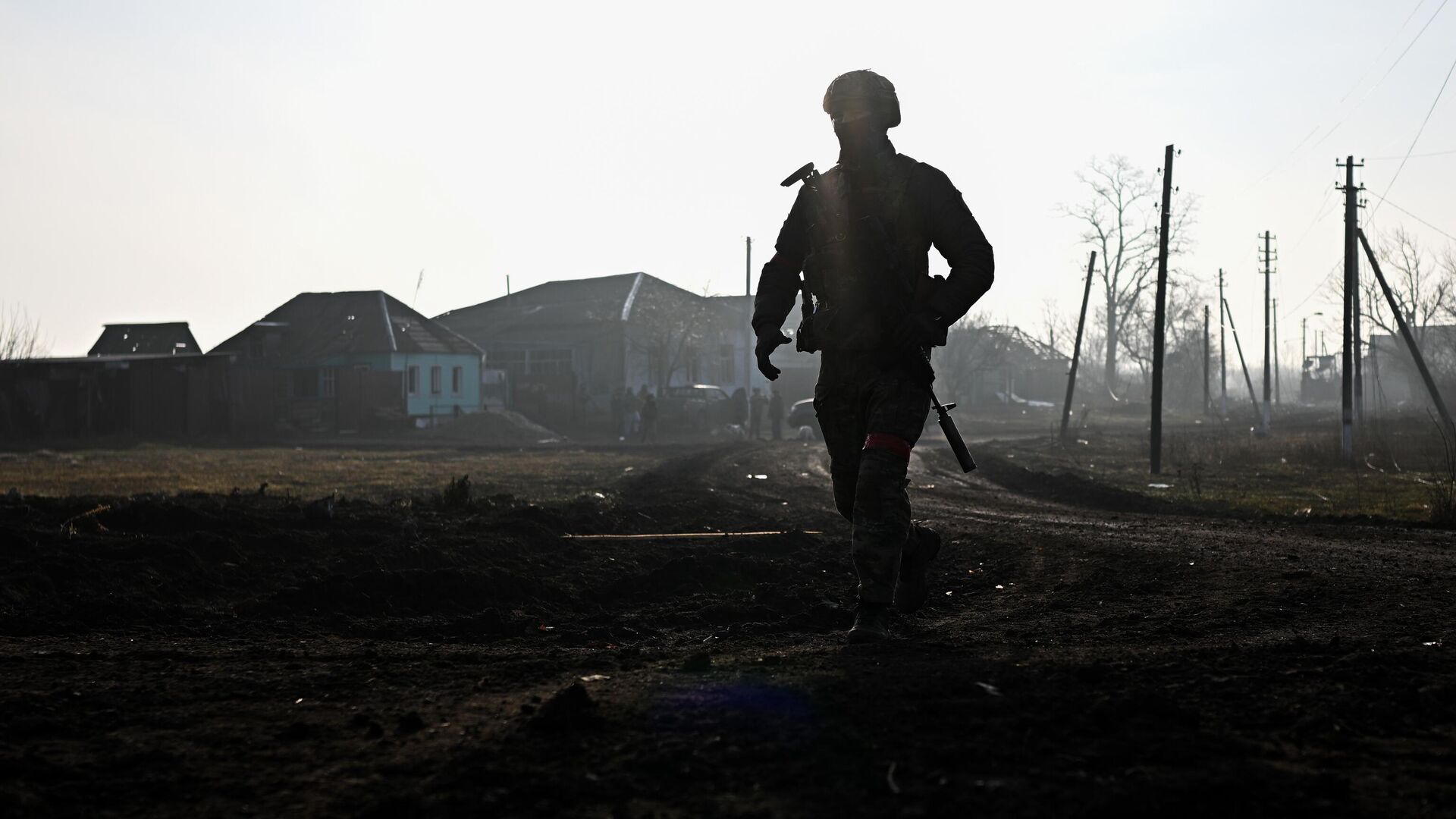 Один в поле воин: боец ВС РФ пережил артобстрел и град дронов
