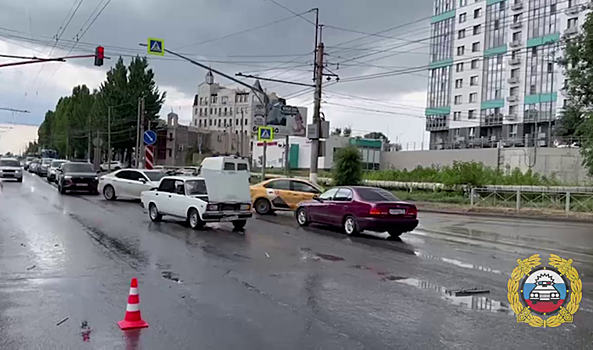 В Волгограде 18-летний водитель проехал на красный и сбил насмерть пенсионерку