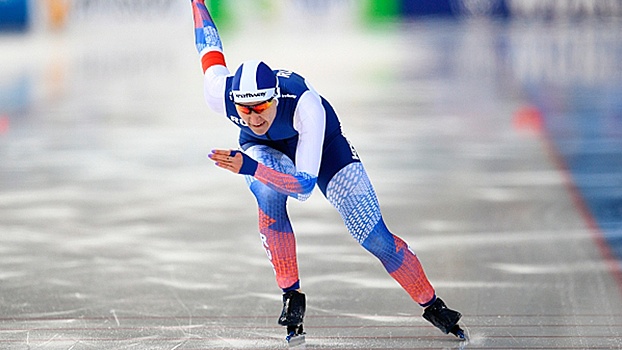 Впервые за 25 лет: россиянка Голикова выиграла забег на 500 метров ЧМ по конькобежному спорту