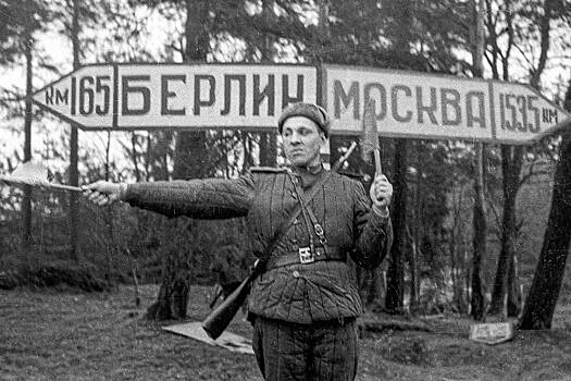 Почему был отложен штурм Берлина Красной армией