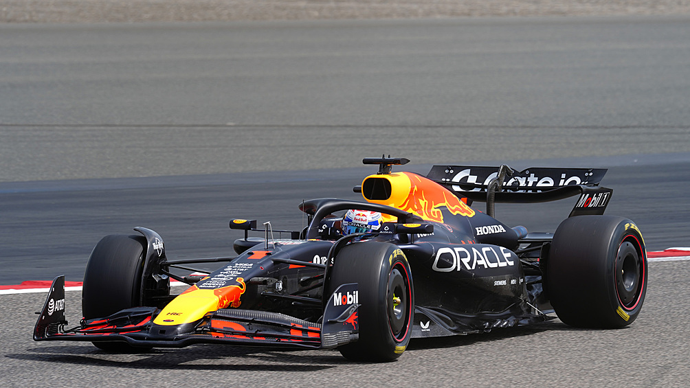 Некогда чемпионская Oracle Red Bull Racing начнёт новый чемпионат мира в роли догоняющего. Австрийский коллектив возлагает большие надежды на болид Red Bull Racing RB21 и четырёхкратного чемпиона Формулы 1 Макса Ферстаппена. Напарником голландца в этом году будет новозеландец Лиам Лоусон.