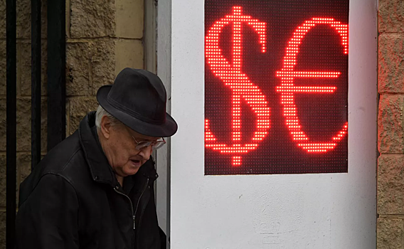 Евро взлетел выше 77 рублей