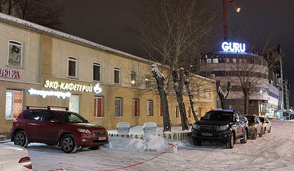 В Екатеринбурге начали сносить одно из старейших заводских зданий