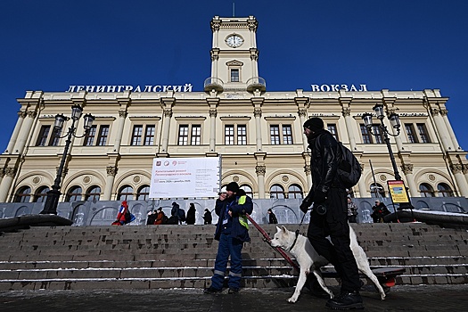Пассажиров призвали приходить на Ленинградский вокзал за час до поезда