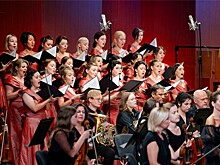 Русский фольклор и масштабное симфоническое полотно Малера: дирижёр Филипп Чижевский выступил с двумя коллективами в Сириусе