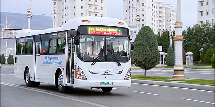 Подарок от президента: новый общественный транспорт вышел на дороги Туркменистана