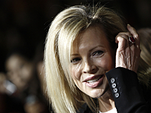 Звезда скандального фильма «Девять с половиной недель» празднует юбилей