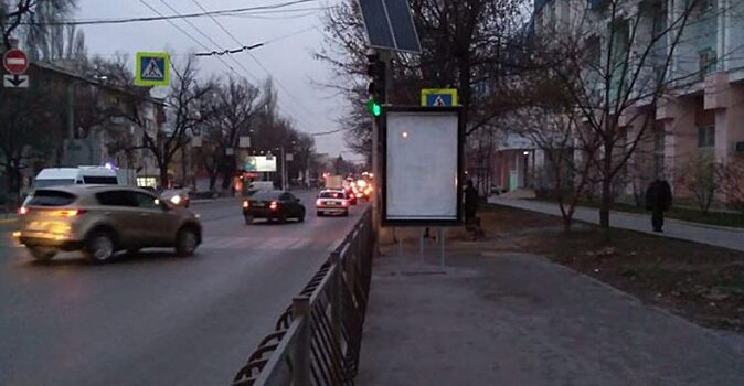 Перекрестись и вперед — рекламный щит закрывает симферопольским водителям пешеходов