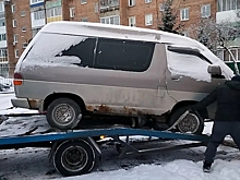 В Омске активно вывозят бесхозный транспорт с улиц