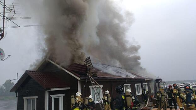 В Нижнем Новгороде потушили пожар на дебаркадере