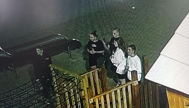 Администрация Благовещенска ищет вандалов, сломавших на набережной детский паровозик