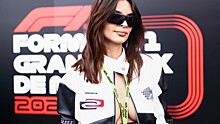Ратаковски пришла на «Формулу-1» в дерзком наряде с гоночной курткой