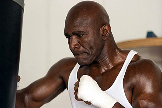 Открытая тренировка 58-летнего Холифилда насторожила экспертов