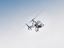 Вертолет А-109 с пилотом и пассажиром на борту упал на пляж острова Эвбея в Греции