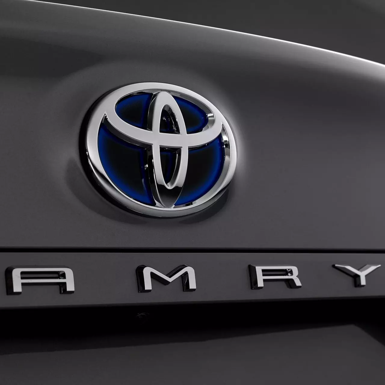 Компания Toyota выпустит обновленную версию Toyota Camry