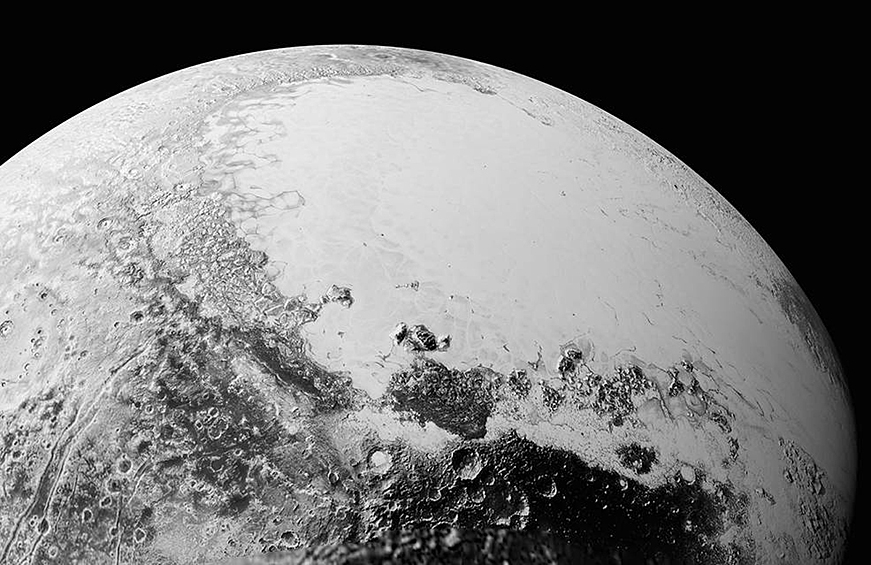 Новые изображения Плутона, присланные зондом New Horizons, ошеломляют ученых не только восхитительным видом величественных ледяных гор и ручьев из замороженного азота, но и очень знакомым арктическим видом, пишет сайт НАСА