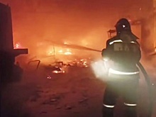 Крупный пожар произошел в мебельных цехах под Иркутском