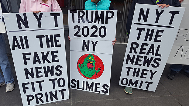 Демонстранты потребовали от NYT прекратить лгать о РФ и Сирии