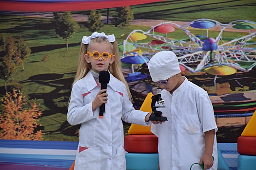 Дошкольники представили различные занятия на Параде профессий