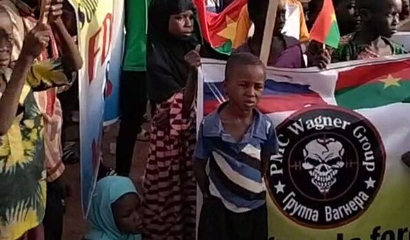 «Вагнер» — сила России»: в столице Буркина-Фасо провели акцию в поддержку российских инструкторов