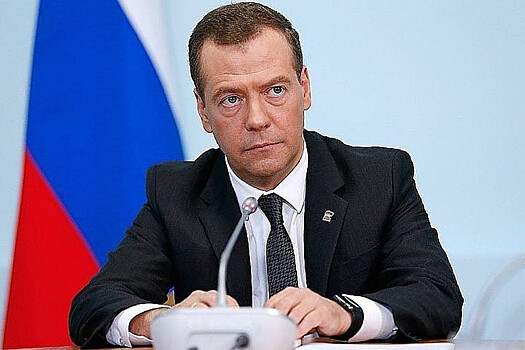 «Гонористые пшеки»: Медведев сравнил Польшу со злой псиной