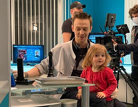 2-летняя дочь Евгения Кулакова побывала на съемочной площадке сериала «След»