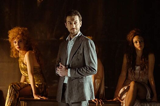 Зимние сказки из детства. Артисты театров советуют интересные книги