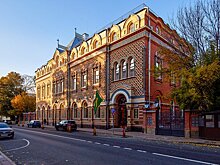 Улица как выставка. Ищем на Большой Никитской летучих мышей и гиппокампусов