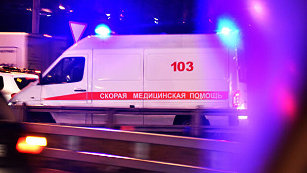 Женщина с ребенком выпали из автобуса в Казани
