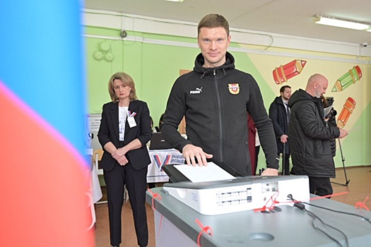 Футболисты тульского "Арсенала" пришли на выборы всей командой