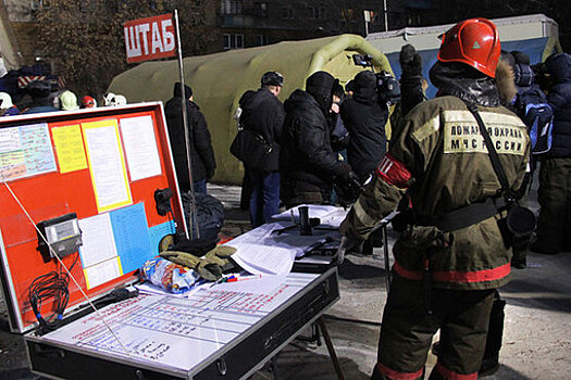 Под завалами дома в Магнитогорске могут оставаться пять детей