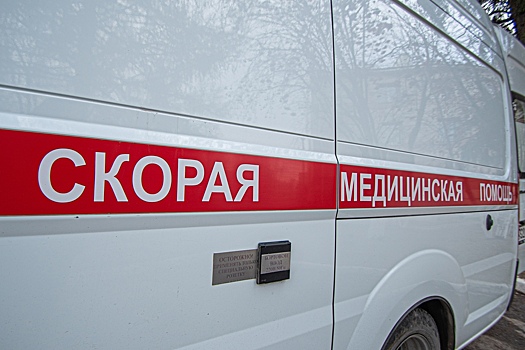 В Новосибирске в Академгородке из окна дома выпала 13-летняя девочка