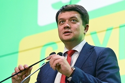 Глава партии Зеленского пожаловался на низкие зарплаты в Раде