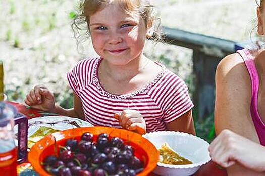 Психолог назвала способы помочь детям построить здоровые отношения с едой