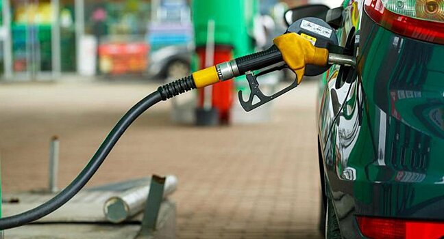 Водителям рассказали, как распознать качественное топливо на автозаправках