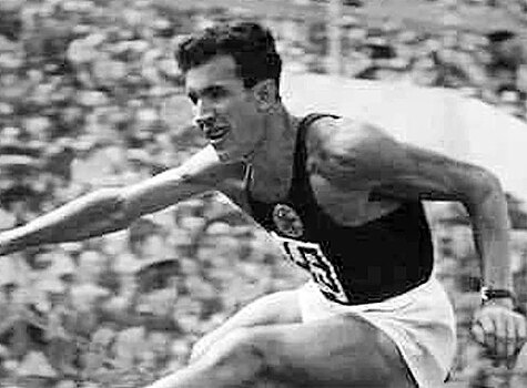 Артиллеристы, новый дан приказ! Герой-фронтовик опередил время на беговой дорожке. ХРОНОГРАФ-2025