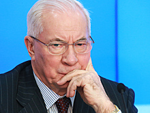 Экс-премьер Украины рассказал о компромате Запада на политиков страны