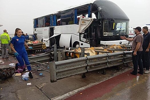 Автобус из ЛНР врезался в пункт взимания платы на пути в Москву — пострадали 30 человек