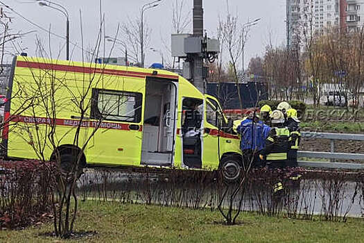 На юге Москвы автомобиль с медиками попал в массовую аварию