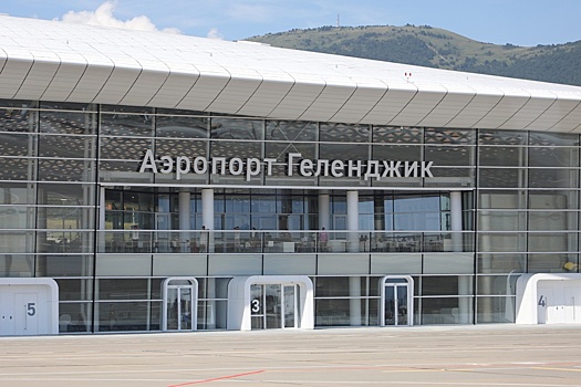Аэропорт Геленджика временно закрыт на прием и выпуск самолетов