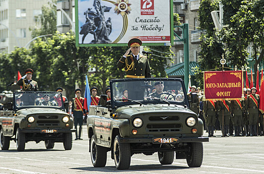 Парад Победы в Луганске (ФОТО, ВИДЕО)