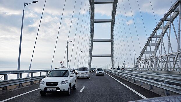 Движение автомобилей по Крымскому мосту восстановили