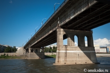 Омичей предупреждают о частичном перекрытии Ленинградского моста