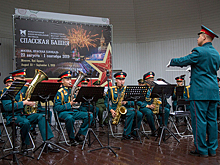 Плохая погода не помешала концерту военных музыкантов в саду «Эрмитаж»