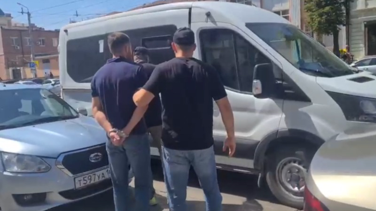 Сотрудники ФСБ задержали в Ростове главу банды экстремистов, нападавших на москвичей