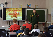 Военнослужащие полигона Капустин Яр провели Уроки мужества об истории создании РВСН для школьников города Знаменска